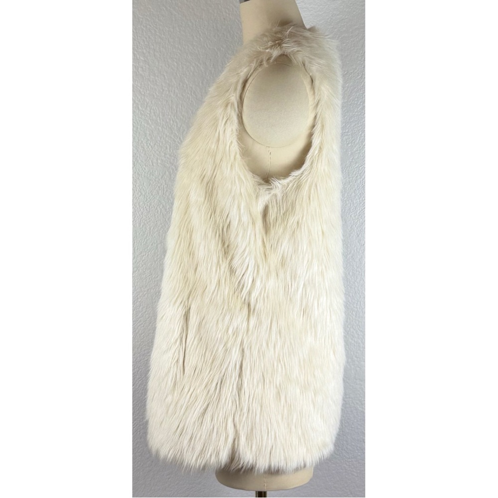 BB Dakota Cream Faux Fur Vest, size Medium - Picture 3 of 12
